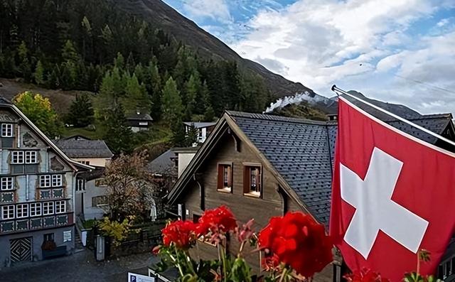 历史竟开了个玩笑：先倒下的不是乌克兰，而是百年中立的瑞士？