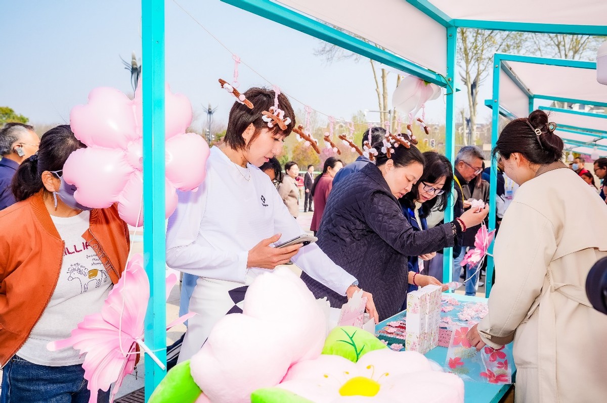 鹤舞樱飞 向新而行——2026樱花季鹤壁文旅推介大会开幕(图11) 鹤舞樱飞 向新而行——2026樱花季鹤壁文旅推介大会开幕(图11)