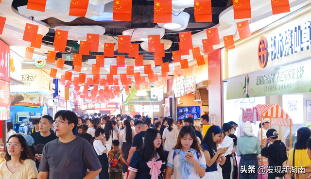 月满丽都人潮沸！万家丽中秋 “圈粉” 全球游客！