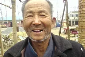 流浪汉无暂住证被收容，警察看到姓名大惊：你是墙上名人王耀军？图片