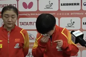 孙颖莎得知恩师离队，当众哭成泪人，令人心疼，采访被迫终止！图片