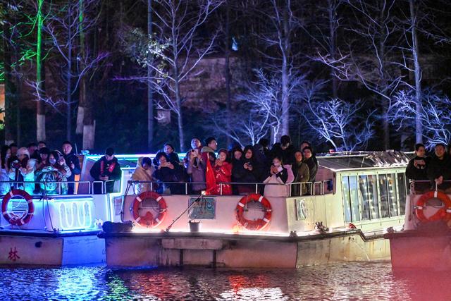 桂林：山水年味“醉”游人