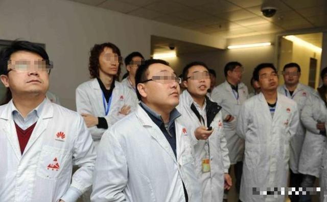 一个都跑不掉！华为600万年薪高管，带13人偷芯片，如今下场解气