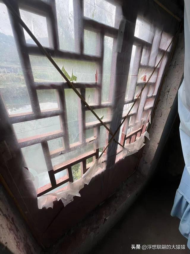 淄川有座小山西边的“山西村”，村里有座借助洞窟修建的“洞庙”