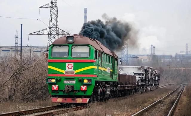 “炸、炸、炸”乌克兰的火车、火车头、铁路枢纽遭遇俄军重点打击
