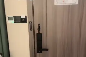 男子新疆旅被女子半夜敲门，对话全程曝光，还好男子机智婉拒！图片