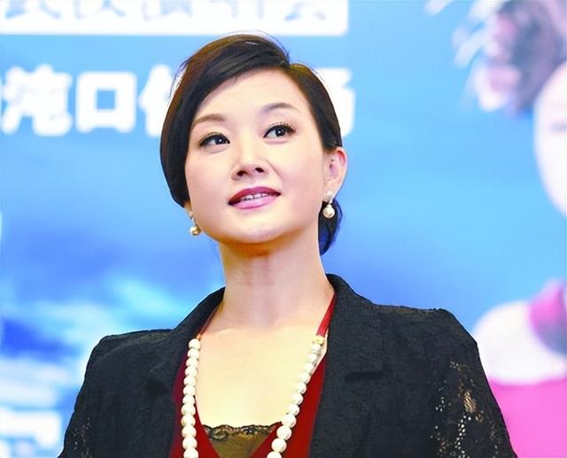 宋祖英和老友在北京观看京剧《穆桂英挂帅》