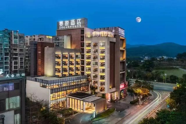 来普洱看“滇超联赛”，住哪更有性价比？丨看滇超 品普洱