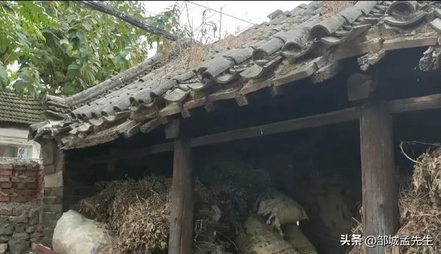 山东邹城的这个村庄可不得,村庄有座关帝庙。