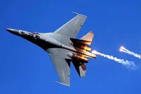 歼-10C立大功！澳大利亚委屈表示，歼-10用干扰弹驱逐其直升机！图片