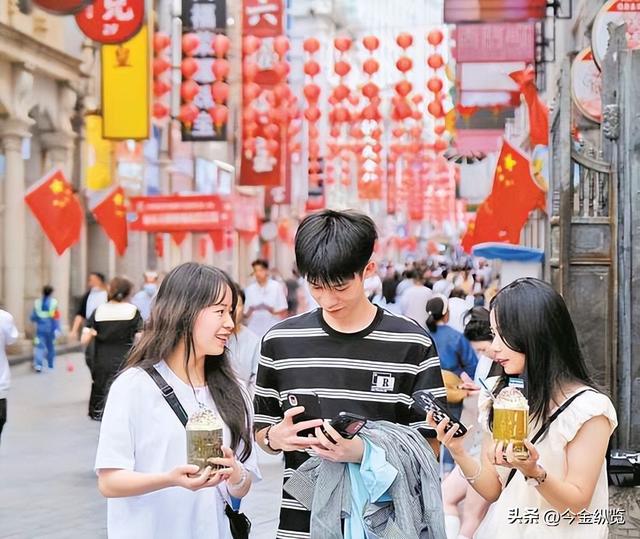 大爷轻松玩回环，年轻人却吊不起？别让久坐悄悄"掏空"你的身体！