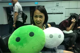 上海滩上“洋掌柜” | 3个印尼女子在上海折出科技“千纸鹤”图片