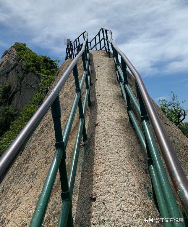 男子凤凰山坠崖续：实拍老牛背，山高路险落差700m，最窄只能独行