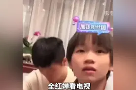 笑死！全红婵看新闻说自己太矮，就这样误入了巨人国，太可爱了图片