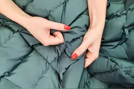 穿了这么久才知道，羽绒服领口上的这块布，用途这么棒，涨知识图片