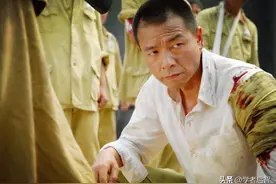 王挺：为父母离异落泪，帮爸爸还掉千万巨债后，40岁才与家人和解图片