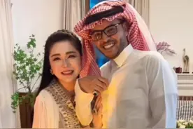 46岁网红“沙特肉姐”官宣怀孕，孕初熬夜蹦跶提重物，老公小9岁图片