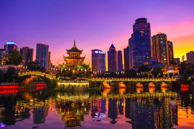 2025中国最美十大城市出炉，青岛第3，广州第6，大连垫底！