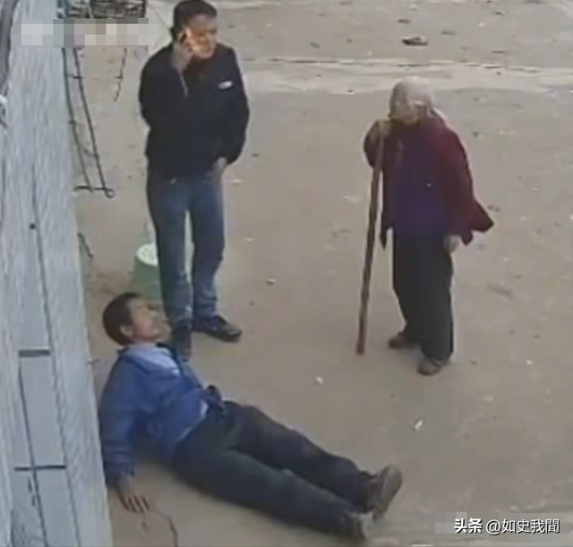 事出有因！残疾父亲被邻居殴打后续，警方深夜通报：涉事者有4人