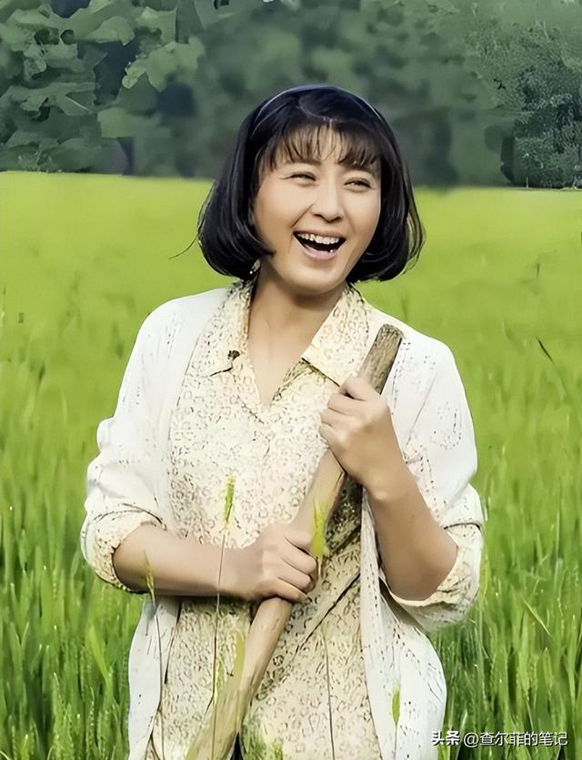 道歉不到24小时，闫学晶再迎三大噩耗，她儿子可能30万都赚不到了