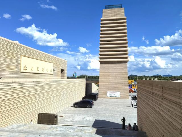 从辽阳到巴林左旗到宁城，既是一次地域旅行，也是一次历史回望