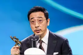 宁理获白玉兰奖上热搜！他11岁丧母，曾靠美国妻子养活多年图片