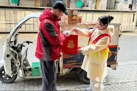 “偶遇”带来不解之缘，苏州快递小哥组团免费跑腿送药图片