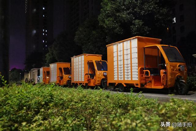 “移动智能快递柜”现身江苏苏州花桥，哪里需要停哪里