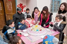 外孙过10岁生日，大女儿因5000块和我翻脸，我含泪打开聊天记录图片