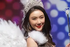 十年嫩模默默无闻，一朝“窗帘”名扬天下，她长成这样到底凭啥？图片