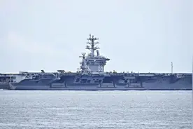 中东局势紧张之际，美“尼米兹”号航母朝中东方向航行，大量空军加油机正穿越大西洋图片