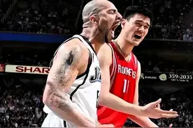 为啥07年季后赛火箭就是打不过爵士？重看录像，我发现了一个问题图片