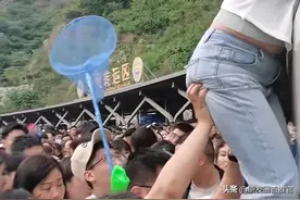 在家不香？宝泉好几万游客滞留，徒步十几公里下山，景区连夜道歉图片