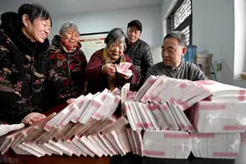 高龄补贴新政来了？1954年及之前出生的老年人，每月能领多少钱？图片