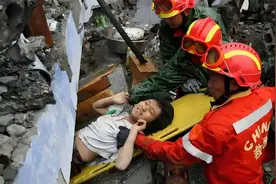 看到解放军救灾，网友惊叹救灾现场，对比国外响应速度太可怕了图片
