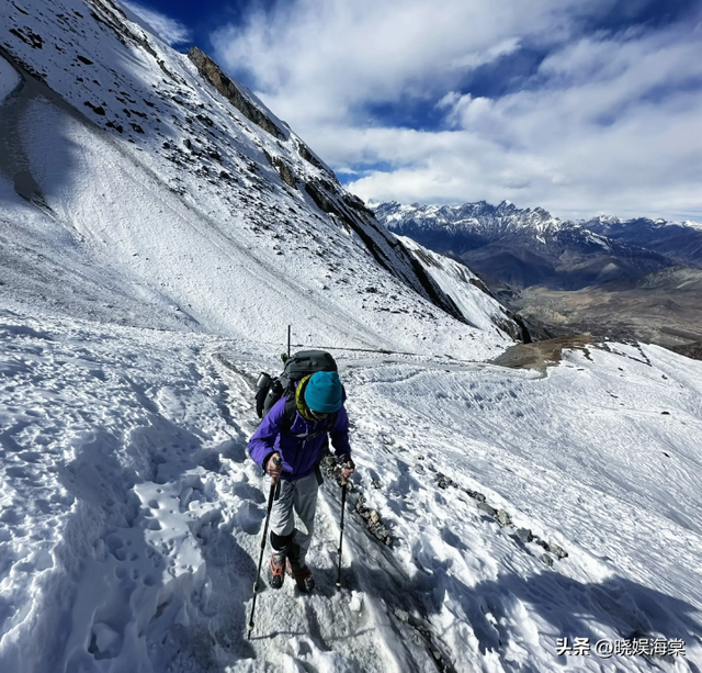 登山网暴救命搭子后续：为救人手废了，女子身份被扒，全程作死