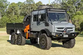 稀有的原厂6x6，爆改驾驶室+上装，乌尼莫克U 2450越野工作车实拍图片