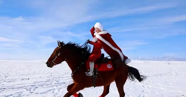 47岁贺娇龙去世!抢救过程被曝	，此前疑早有征兆，将葬在父亲身旁