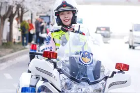 英姿飒爽女交警，守护安全多面手——走近2024荆楚最美基层辅警李轶图片