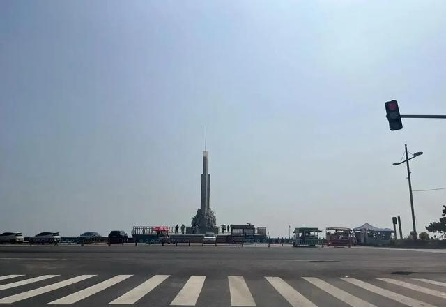赣榆石桥小沙东海滩设置遮阳伞、增加公厕配套，并划定公共赶海区