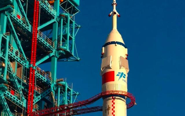 东风就绪！神舟二十号3人乘组准备回家，神二十二1人将飞行超1年