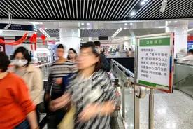 福州长假超千万人次免费搭乘公交地铁图片