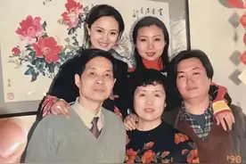 朱媛媛堂妹晒出珍贵照片，哥哥是画家，姐姐很美，父母都是善良人图片