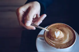 存钱和不存钱的人，中年以后是不一样的人生（实话）图片