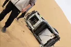 内蒙古一网红沙漠越野车翻车致三死一伤，官方回应：已转交当地刑警队处理图片