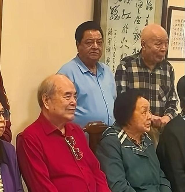 相声界泰斗北京聚会，李国盛坐C位，李金斗赵炎石富宽站二排