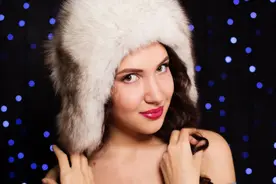 “荷尔蒙”旺盛的女性，一般会有什么“特征”？可以自查一下图片