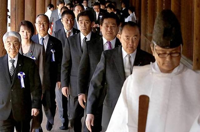 5架无人机围岛，中方不敢击落？反制手段就位，高世连拜鬼都不敢