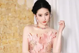 刘亦菲传来喜讯，胡歌、黄晓明、彭冠英、霍建华发贺电！图片