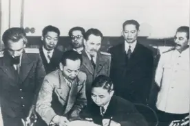 1962年，两位开国少将带6万人公然叛逃苏联，他们的结局如何？图片